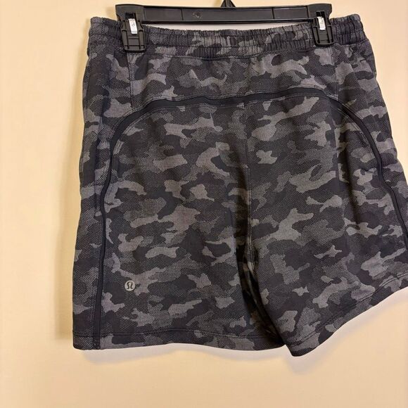 Lululemon Men's Grey Camo Lined Athletic Shorts Size Large - Picture 5 of 8